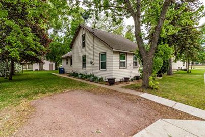 308 6th Street S - Photo 1