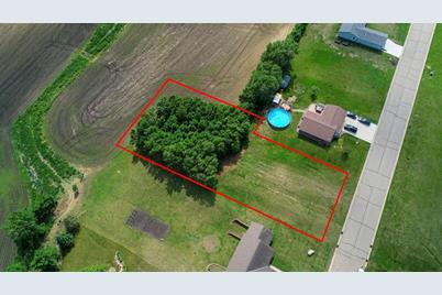 404 Sidney Street W, Morristown, MN 55052 - Photo 1