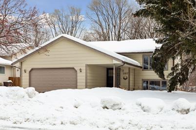 287 16th Avenue SW, New Brighton, MN 55112 - Photo 1