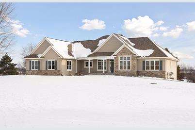 1638 Waters Edge Drive, New Richmond, WI 54017 - Photo 1