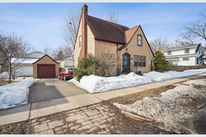 678 Wheelock Parkway E, Saint Paul, MN 55106 - Photo 1