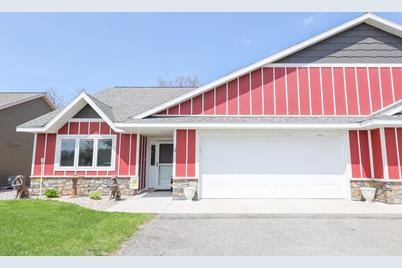 111 S Le Homme Dieu Drive NE #4, Alexandria, MN 56308 - Photo 1