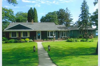 607/609 S Le Homme Dieu Drive NE, Alexandria, MN 56308 - Photo 1