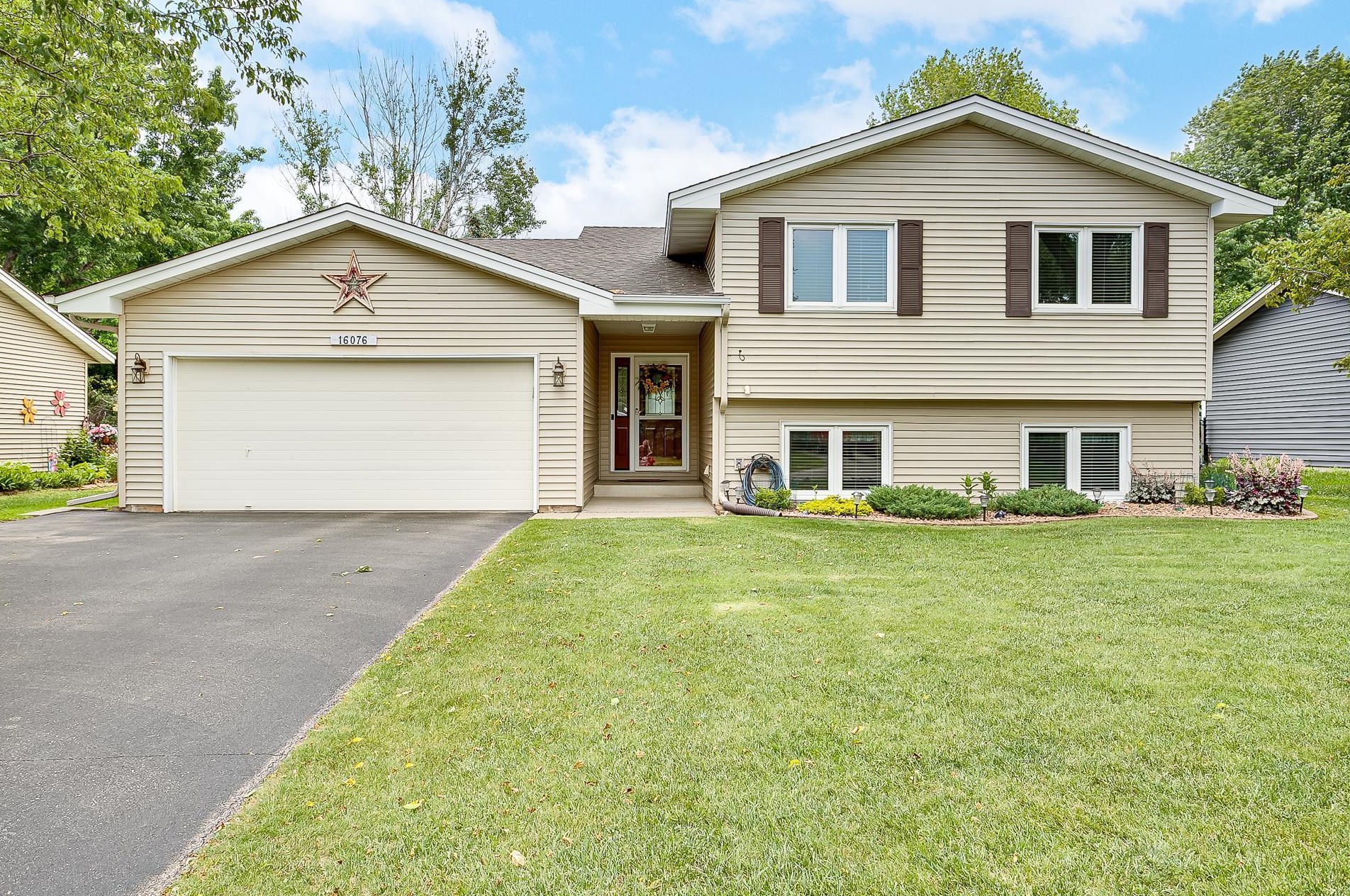 16218 Fantasia Ave, Rosemount, MN 55068