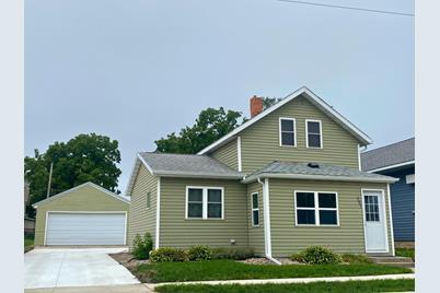 221 S Lincoln Street, Lake Crystal, MN 56055 - Photo 1