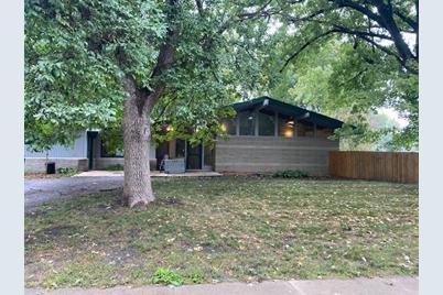 724 Stoughton Avenue, Chaska, MN 55318 - Photo 1