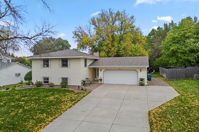 2431 Standridge Avenue, Maplewood, MN 55109 - Photo 1