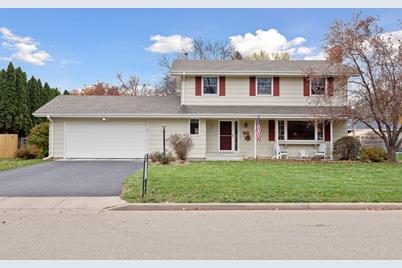 907 Summit Road, New Richmond, WI 54017 - Photo 1