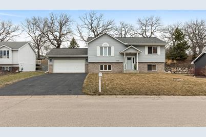 2293 Valley View Avenue E, Maplewood, MN 55119 - Photo 1