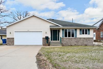 1413 W 5th Street, Winona, MN 55987 - Photo 1