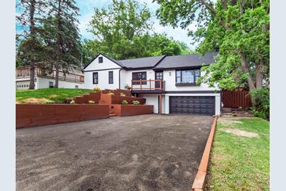 614 Beaver Dam Street E, Wayzata, MN 55391 - Photo 1