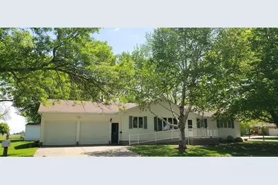 909 4th Avenue SE, Wells, MN 56097 - Photo 1