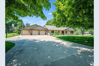 1029 Highland Drive, Blue Earth, MN 56013 - Photo 1