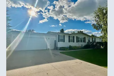 805 2nd Avenue SW, Roseau, MN 56751 - Photo 1