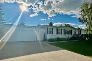 805 2nd Ave SW, Roseau, MN 56751 - Photo 1