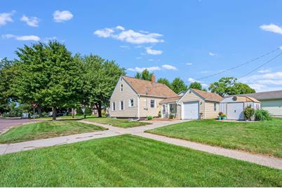 327 S Moore Street, Blue Earth, MN 56013 - Photo 1