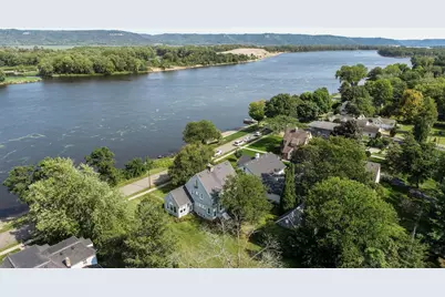 418 Lawrence Boulevard E, Wabasha, MN 55981 - Photo 1