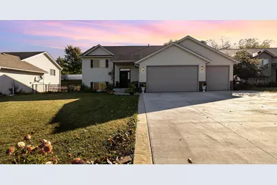 916 Pleasant Avenue, Saint Paul Park, MN 55071 - Photo 1