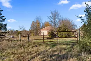 334 Glenmont Rd, Troy Township, WI 54022 - Photo 1