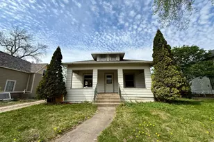 205 E Chestnut St, Redwood Falls, MN 56283 - Photo 1