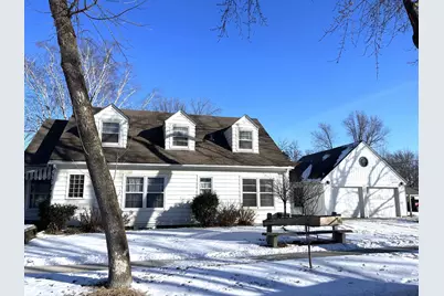 427 4th Avenue SW, Faribault, MN 55021 - Photo 1