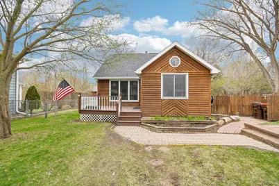 542 Grafton Avenue N, Oakdale, MN 55128 - Photo 1