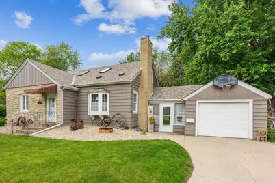 1275 Roselawn Avenue W, Roseville, MN 55113 - Photo 1