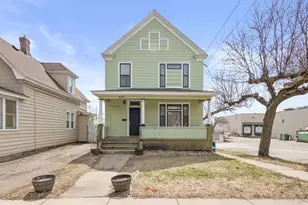 880 York Ave, Saint Paul, MN 55106 - Photo 1