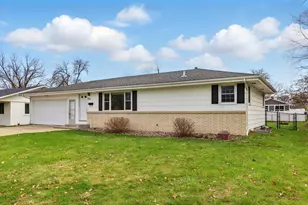 621 Monroe St S, Shakopee, MN 55379 - Photo 1