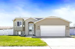 1585 43rd Ave S, Moorhead, MN 56560 - Photo 1