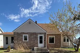 511 W 7th St, Morris, MN 56267 - Photo 1