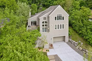 903 Kenwood Pkwy, Minneapolis, MN 55403 - Photo 1