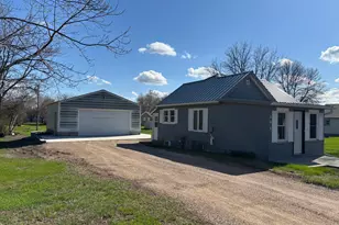 706 3rd Ave N, Lakefield, MN 56150 - Photo 1