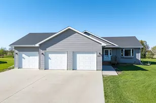 606 5th Ave S, Crookston, MN 56716 - Photo 1