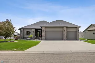 405 12th St NE, Dilworth, MN 56529 - Photo 1