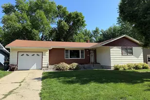 610 Kathryn Ave, Marshall, MN 56258 - Photo 1