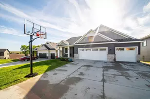 1004 Blanch Ct, Mantorville, MN 55955 - Photo 1