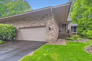 1104 Hollybrook Dr, Wayzata, MN 55391 - Photo 1