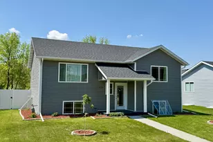 2014 Nelson Dr, Thief River Falls, MN 56701 - Photo 1