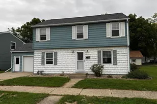 1110 Sherman St, Jackson, MN 56143 - Photo 1