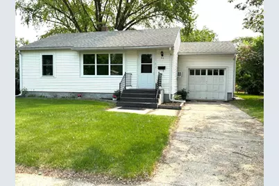 912 Arnold Avenue N, Thief River Falls, MN 56701 - Photo 1