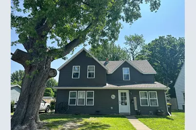 214 Crosby Avenue NE, Madelia, MN 56062 - Photo 1