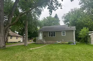 903 N Aurdal Ave, Fergus Falls, MN 56537 - Photo 1