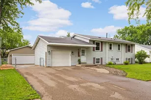 960 Redwell Ln, Apple Valley, MN 55124 - Photo 1