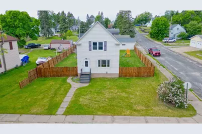 109 N Norman Avenue, Eveleth, MN 55734 - Photo 1