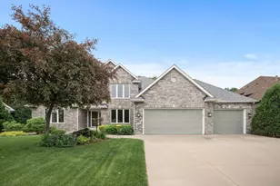 130 Wexford Heights Dr, New Brighton, MN 55112 - Photo 1