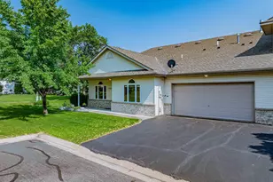 1152 Crystal Pl W, Chaska, MN 55318 - Photo 1