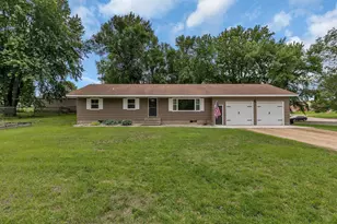 18 4th Ave SE, New London, MN 56273 - Photo 1
