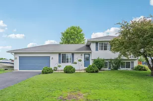 608 Frontier Cir, Belle Plaine, MN 56011 - Photo 1