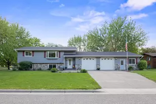 305 Rattvik Cir, Buffalo, MN 55313 - Photo 1